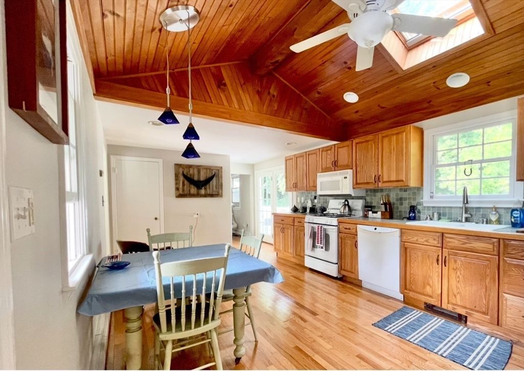 Dining room, Interior, Kitchen, Pendant Lights, Recessed Lighting, Wooden Ceilings, Wood Texture Flooring