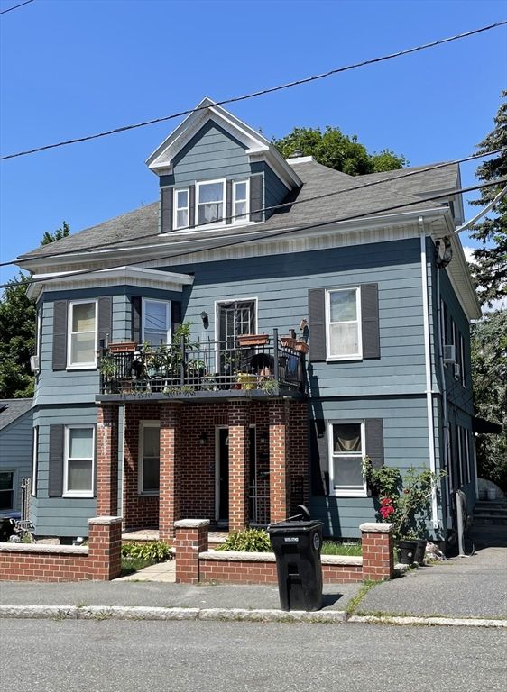 Exterior, Facade, Brick Facade, American Foursquare