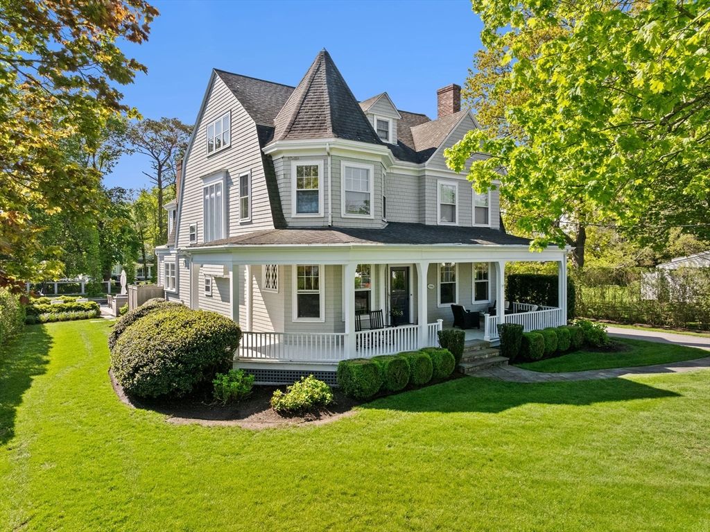 Backyard, Exterior, Facade, Queen Anne Victorian
