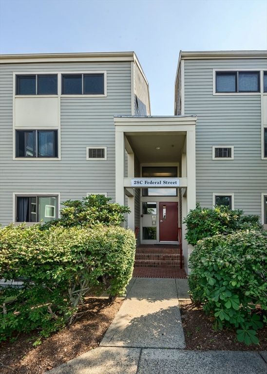 Exterior, Facade, Rowhouse
