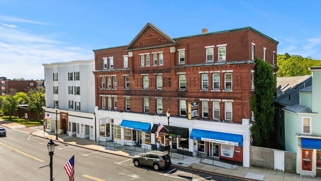 Exterior, Facade, Brick Facade, Rowhouse