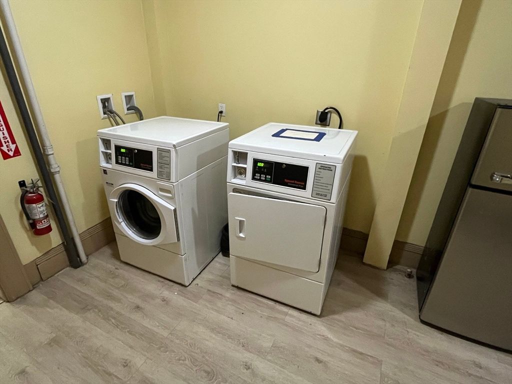 Interior, Utility Closets, Washer, Wood Texture Flooring