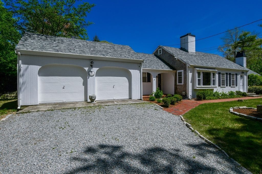 Attached, Exterior, Facade, Ranch