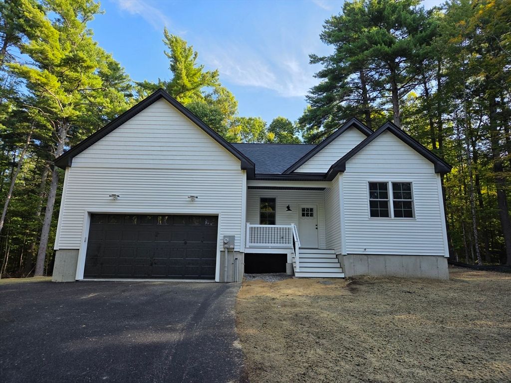 Attached, Exterior, Facade, Farmhouse