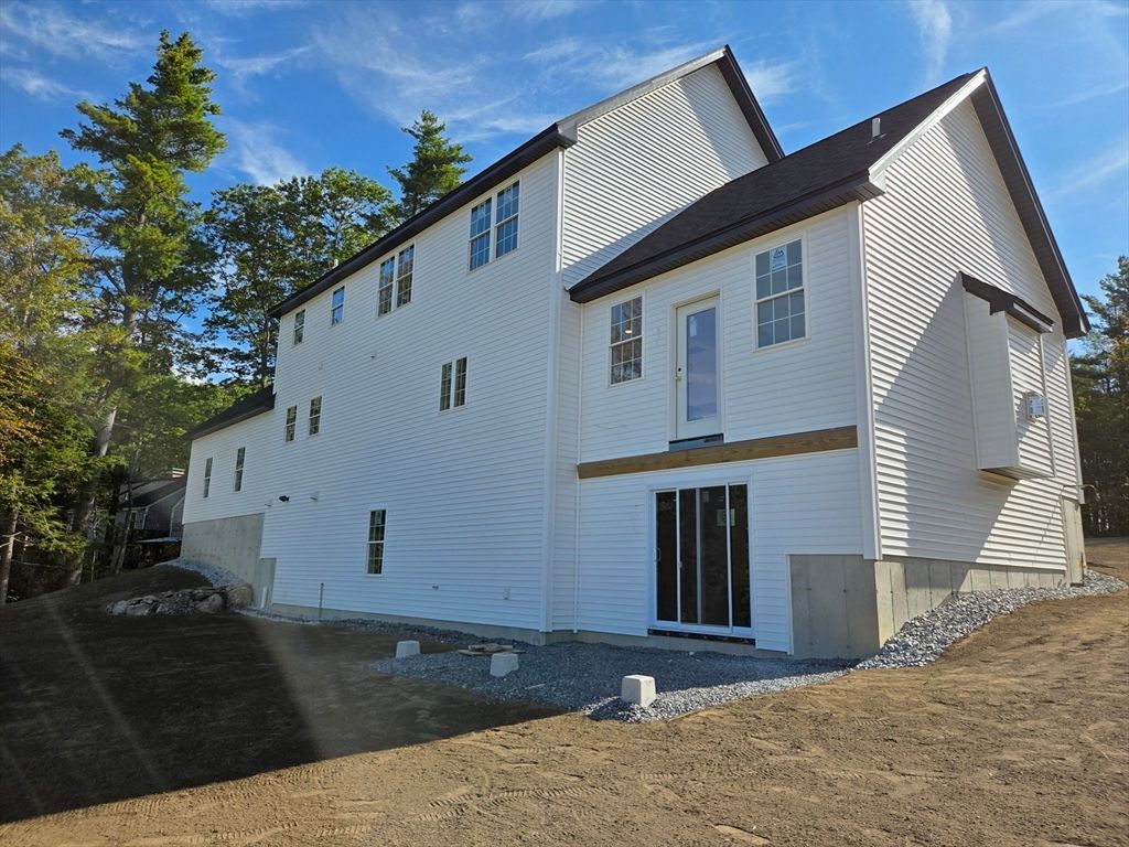 Attached, Exterior, Facade, Farmhouse