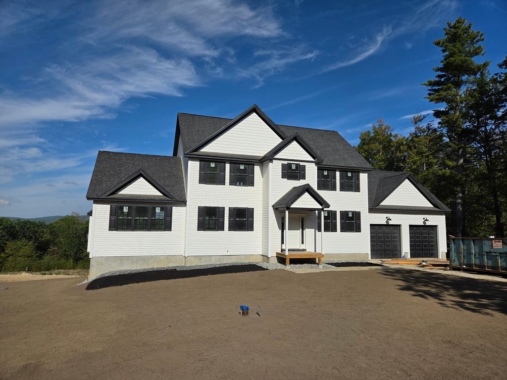 Attached, Exterior, Facade, Farmhouse