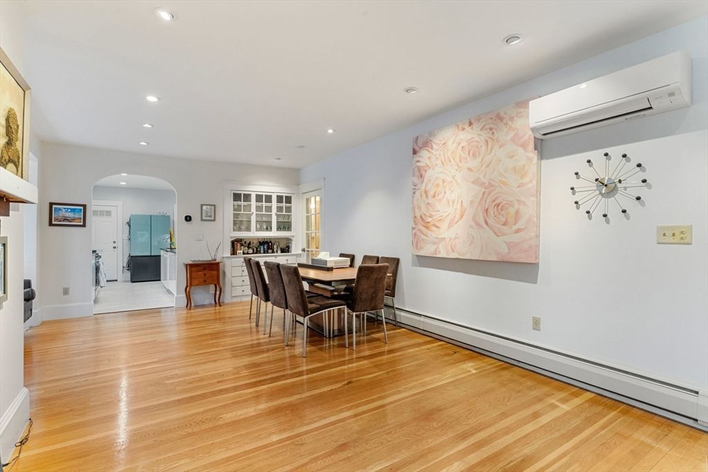 Dining room, Interior, Recessed Lighting, Wood Texture Flooring