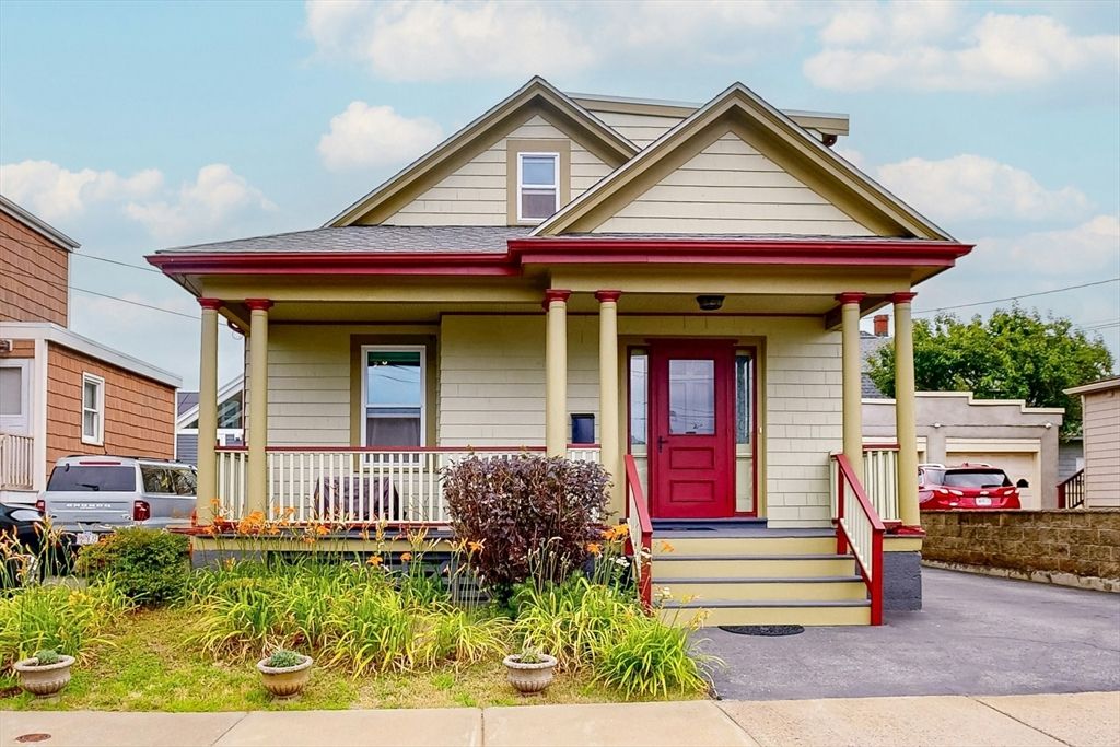 Exterior, Facade, Queen Anne Victorian