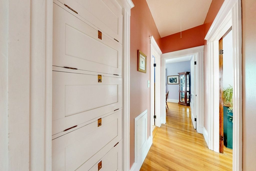 Interior, Utility Closets, Washer, Wood Texture Flooring