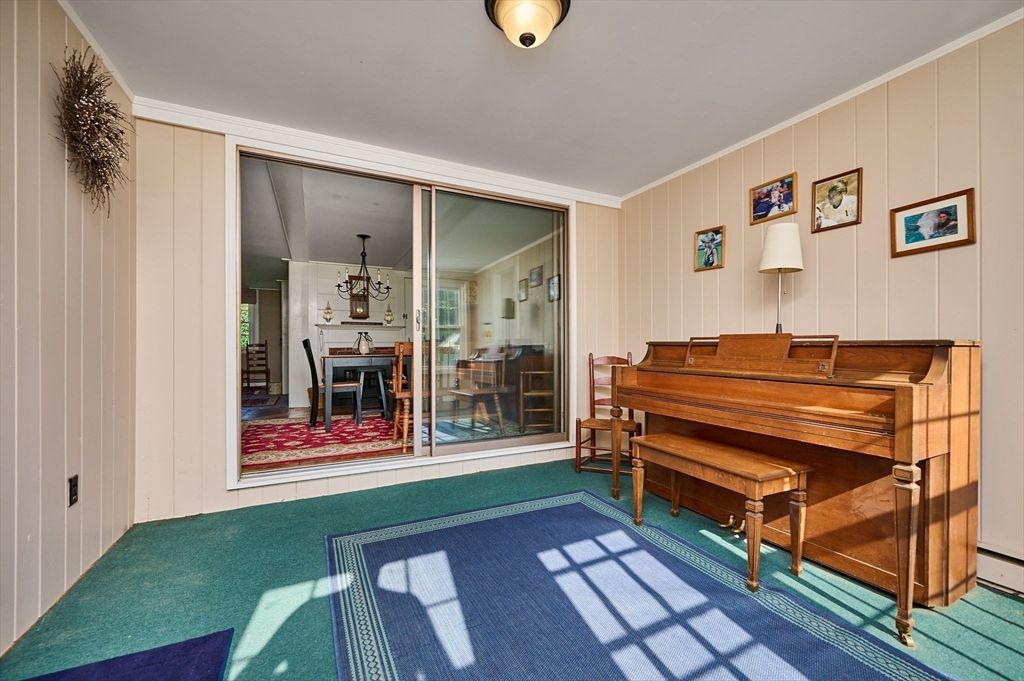 Dining room, Interior, Piano