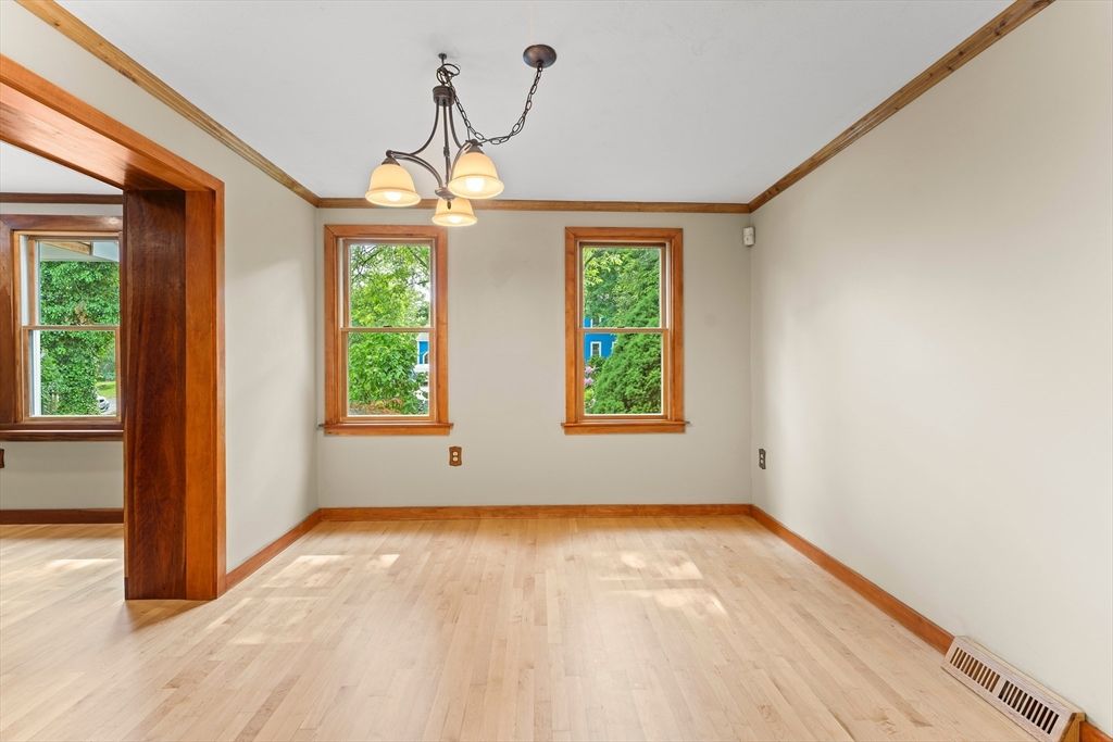 Empty room, Interior, Pendant Lights, Wood Texture Flooring