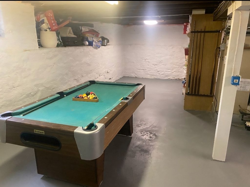 Billiard Table, Game Room, Interior, Recessed Lighting