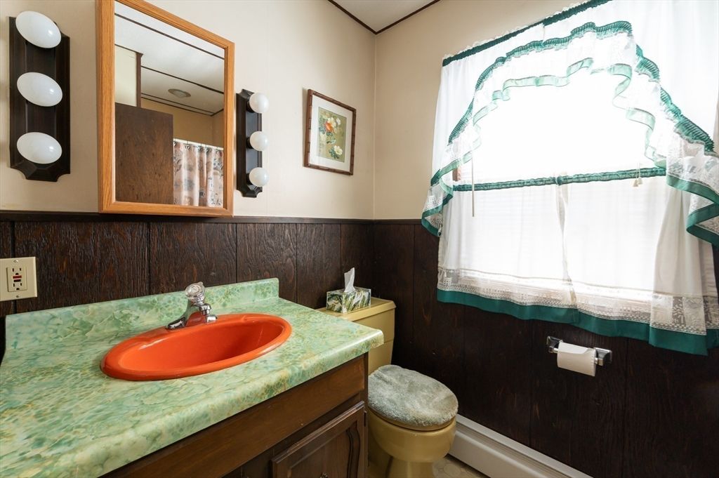 Bathroom, Interior, Tile Countertops
