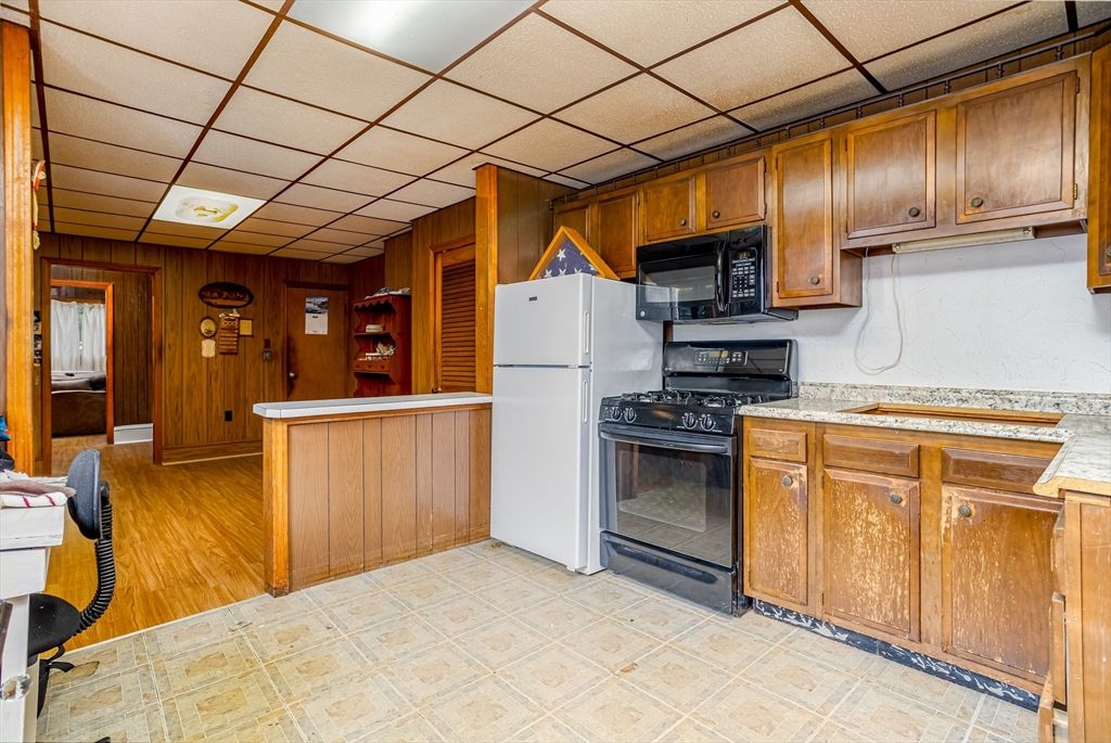 Interior, Kitchen, Wood Texture Flooring, Wooden Walls