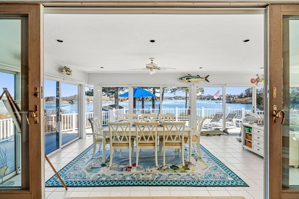 Dining room, Interior, Recessed Lighting, Sun Room, Water