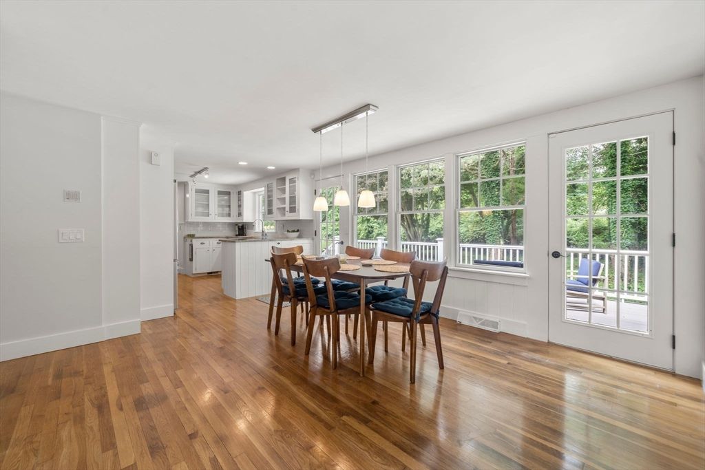 Dining room, Interior, Kitchen, Pendant Lights, Recessed Lighting, Wood Texture Flooring