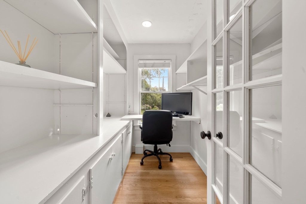Home Office, Interior, Recessed Lighting, Wood Texture Flooring