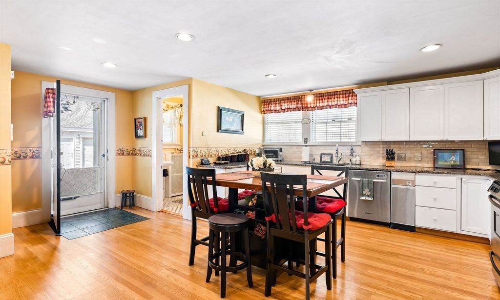 Dining room, Interior, Kitchen, Recessed Lighting, Wood Texture Flooring