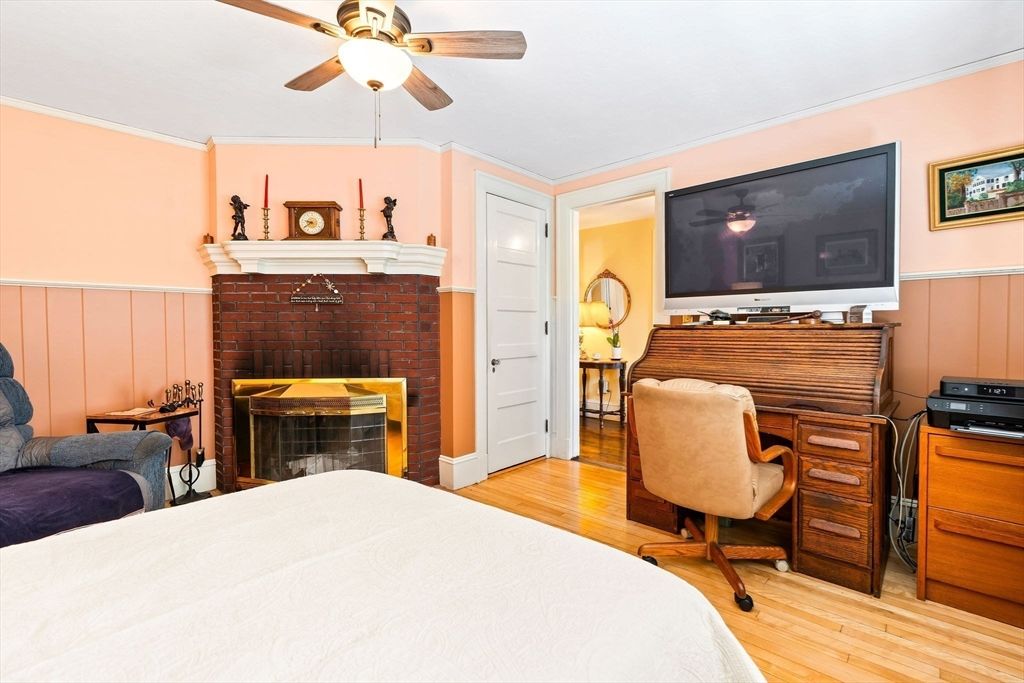 Bedroom, Fireplace, Home Office, Interior, Wood Texture Flooring