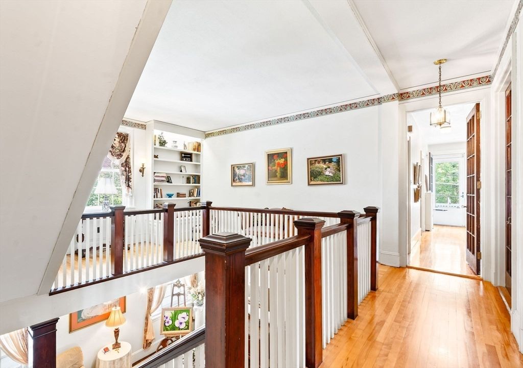 Interior, Pendant Lights, Wood Texture Flooring