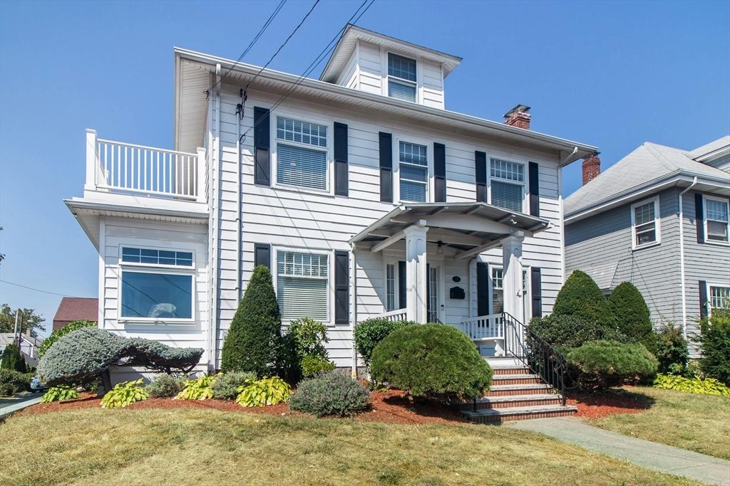 Exterior, Facade, American Foursquare