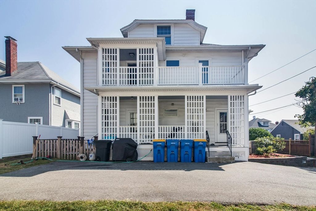Backyard, Exterior, Facade, American Foursquare