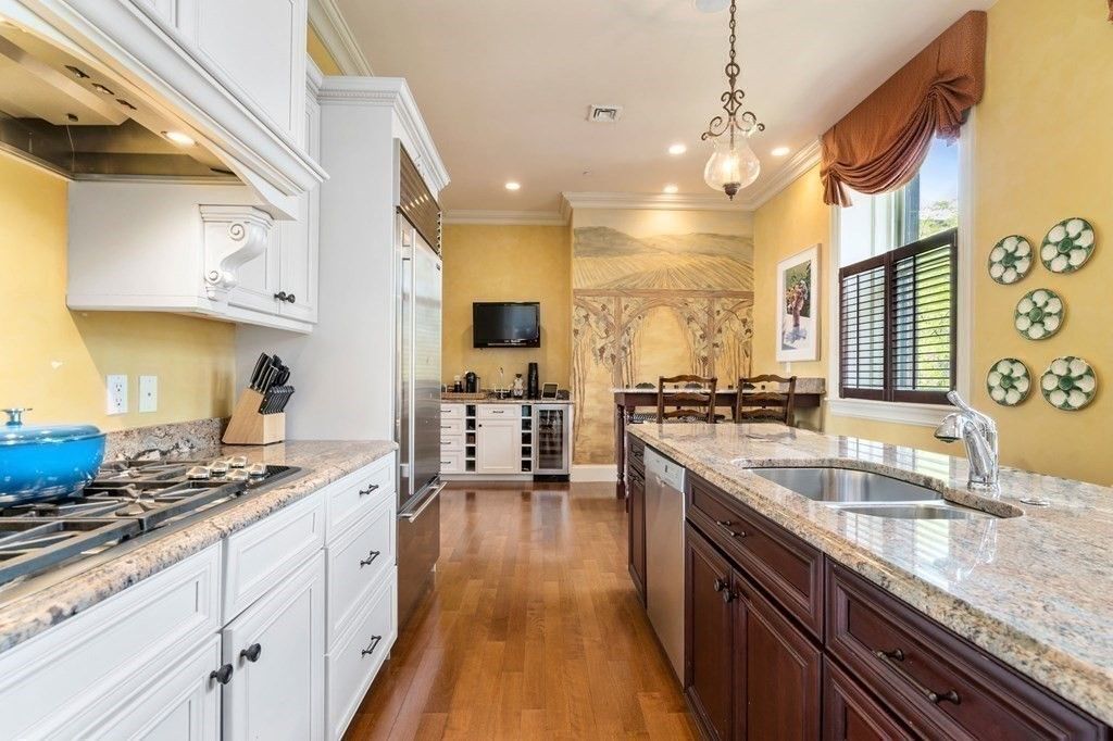Dining room, Interior, Kitchen, Pendant Lights, Recessed Lighting, Wood Texture Flooring