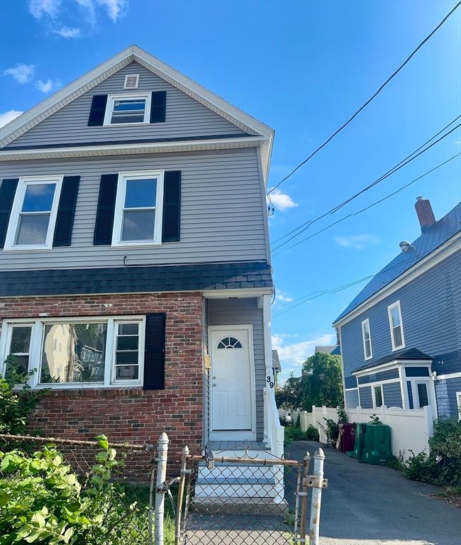 Exterior, Facade, Brick Facade, Queen Anne Victorian