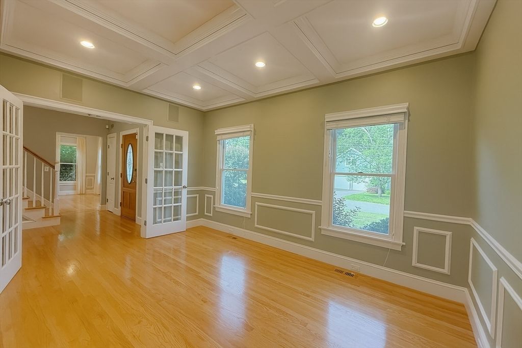 Empty room, Interior, Recessed Lighting, Wood Texture Flooring