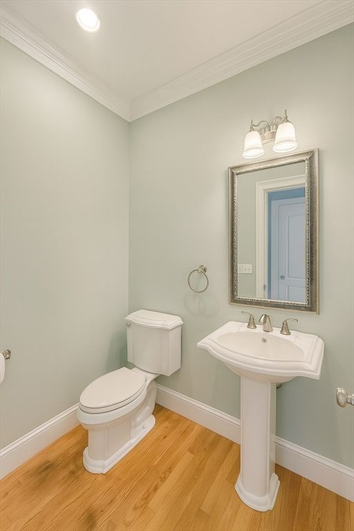 Bathroom, Interior, Recessed Lighting, Wood Texture Flooring