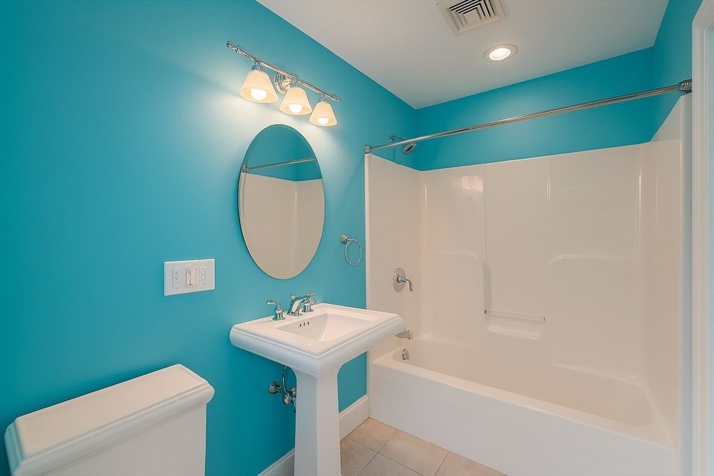Bathroom, Interior, Recessed Lighting