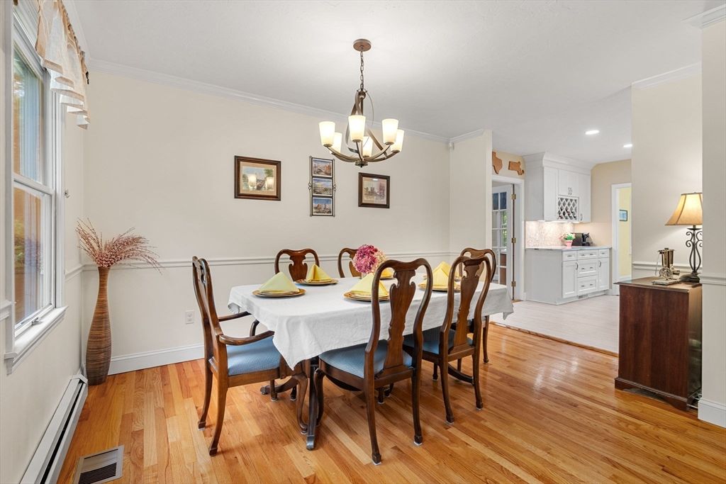 Chandelier, Dining room, Interior, Kitchen, Recessed Lighting, Wood Texture Flooring