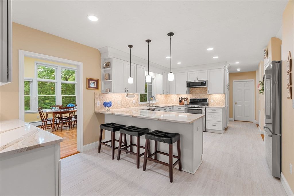 Dining room, Interior, Kitchen, Pendant Lights, Recessed Lighting, Stainless Steel Appliances, Wood Texture Flooring