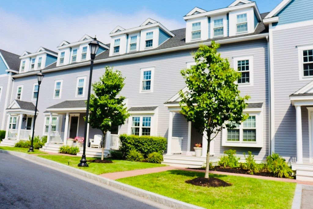 Exterior, Facade, Rowhouse