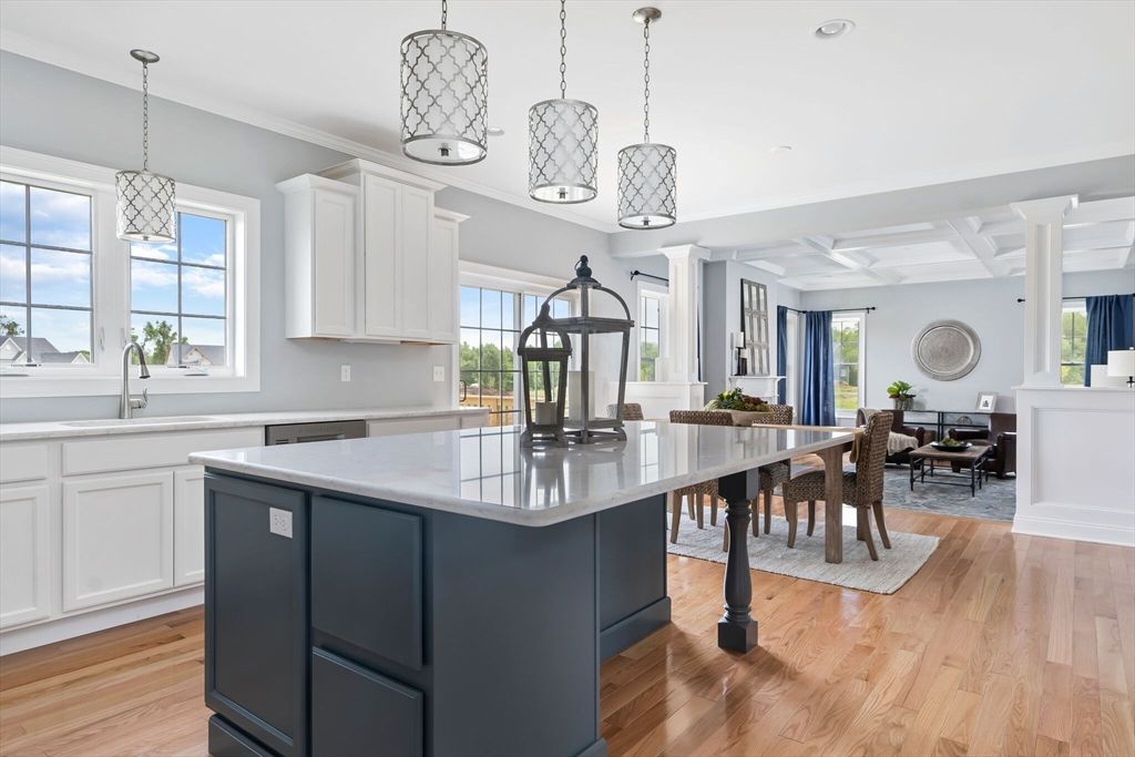 Dining room, Interior, Kitchen, Pendant Lights, Recessed Lighting, Wood Texture Flooring