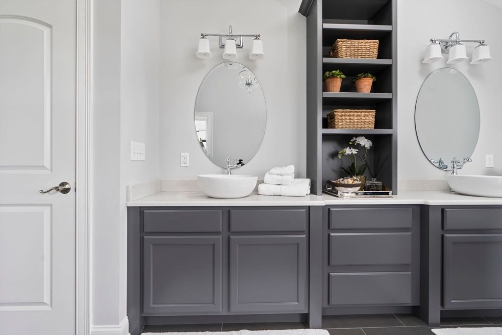 Bathroom, Dual Sink Vanities, Interior