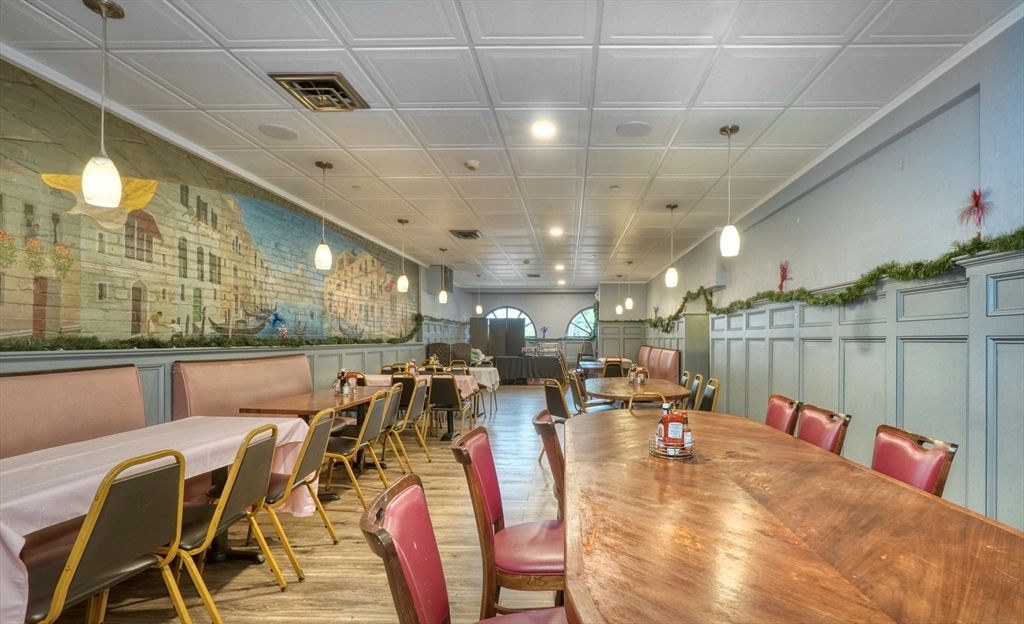 Dining room, Interior, Pendant Lights, Recessed Lighting, Wood Texture Flooring