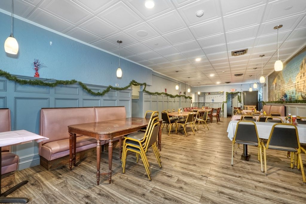 Dining room, Interior, Pendant Lights, Recessed Lighting, Wood Texture Flooring