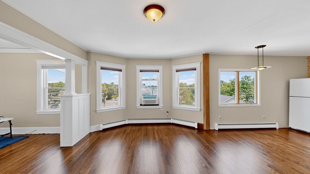Empty room, Interior, Pendant Lights, Wood Texture Flooring