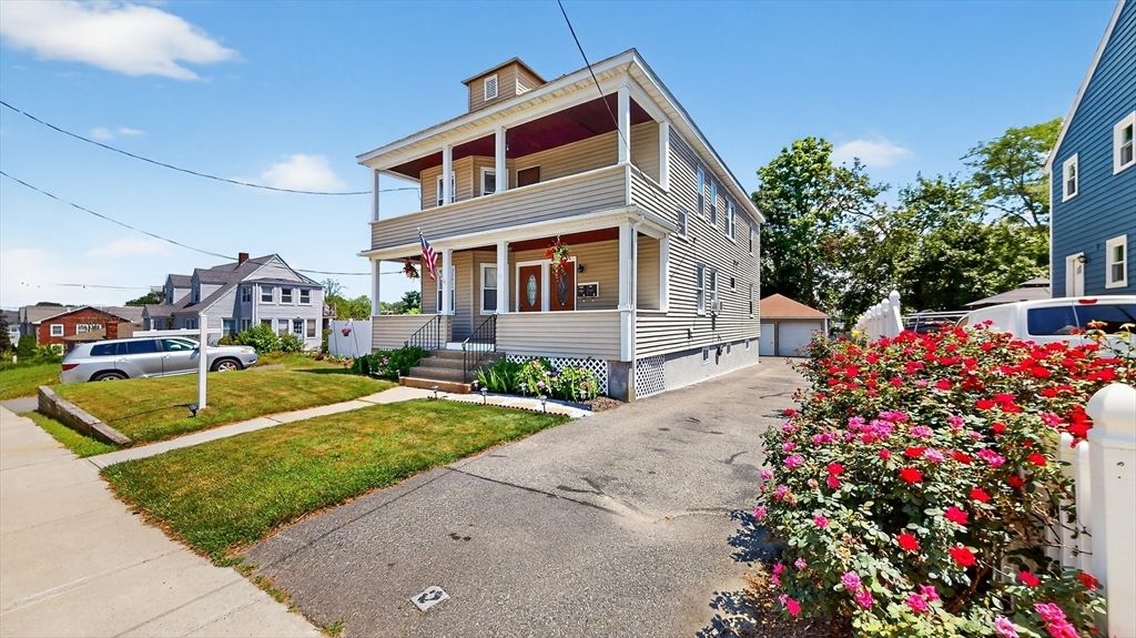 Exterior, Facade, American Foursquare