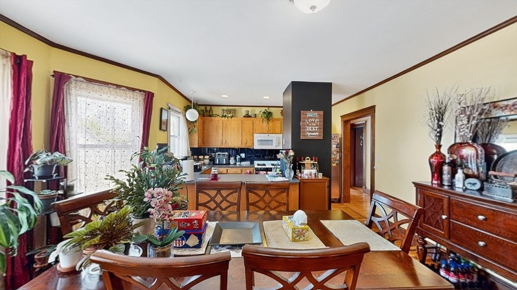 Dining room, Interior, Kitchen, Recessed Lighting, Wood Texture Flooring
