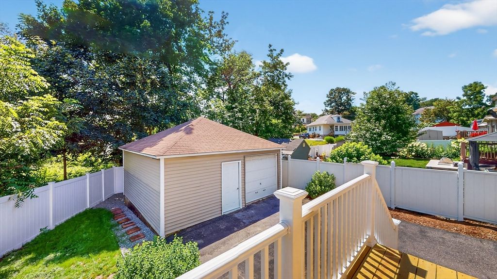 Detached Garage, Exterior