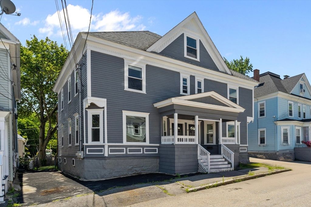Exterior, Facade, Queen Anne Victorian