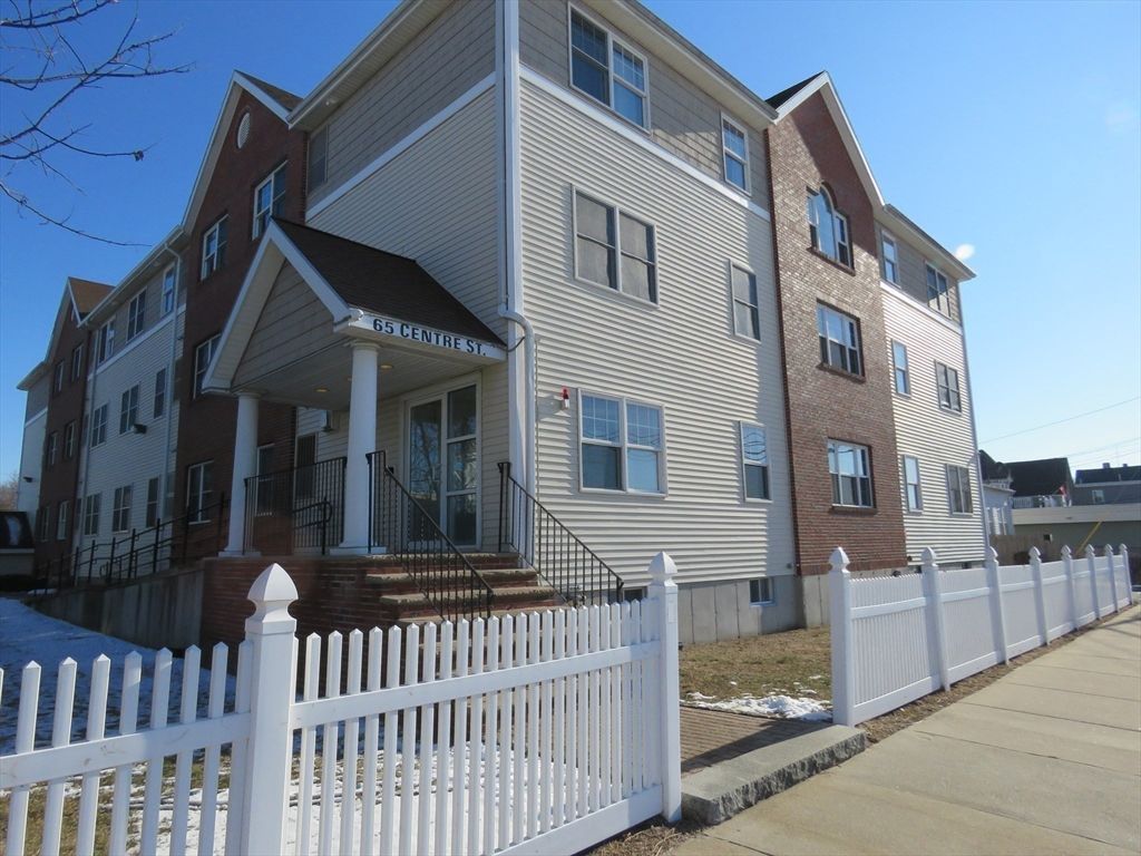 Exterior, Facade, Queen Anne Victorian