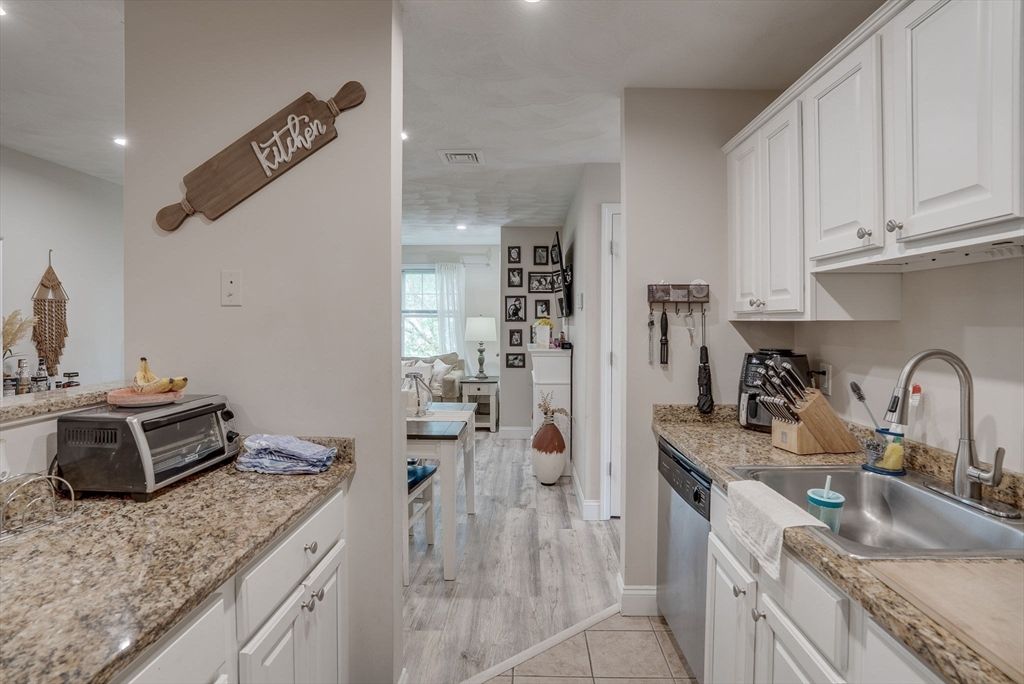 Dining room, Interior, Kitchen, Recessed Lighting, Wood Texture Flooring