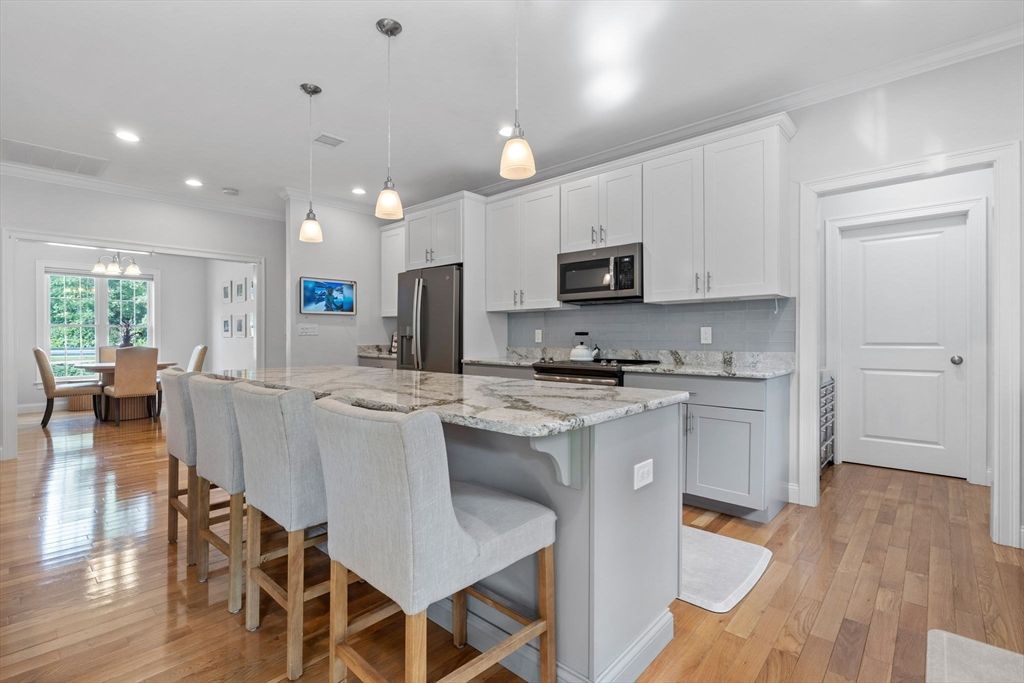 Dining room, Interior, Kitchen, Pendant Lights, Recessed Lighting, Stainless Steel Appliances, Wood Texture Flooring