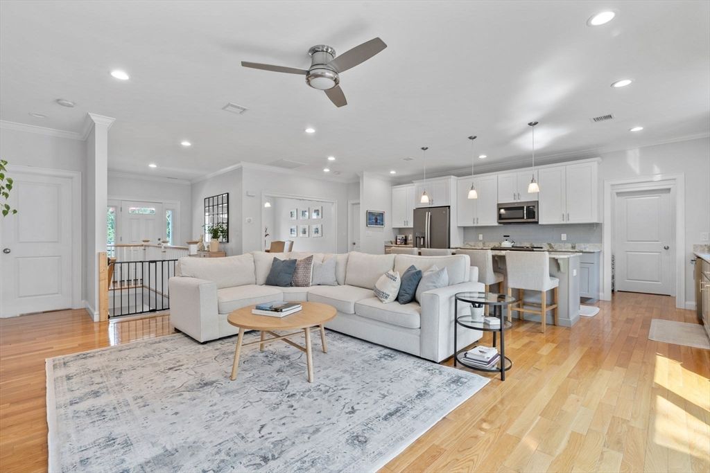 Interior, Kitchen, Living room, Pendant Lights, Recessed Lighting, Wood Texture Flooring