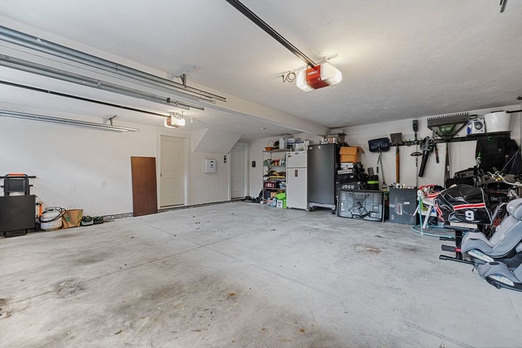 Garage, Interior