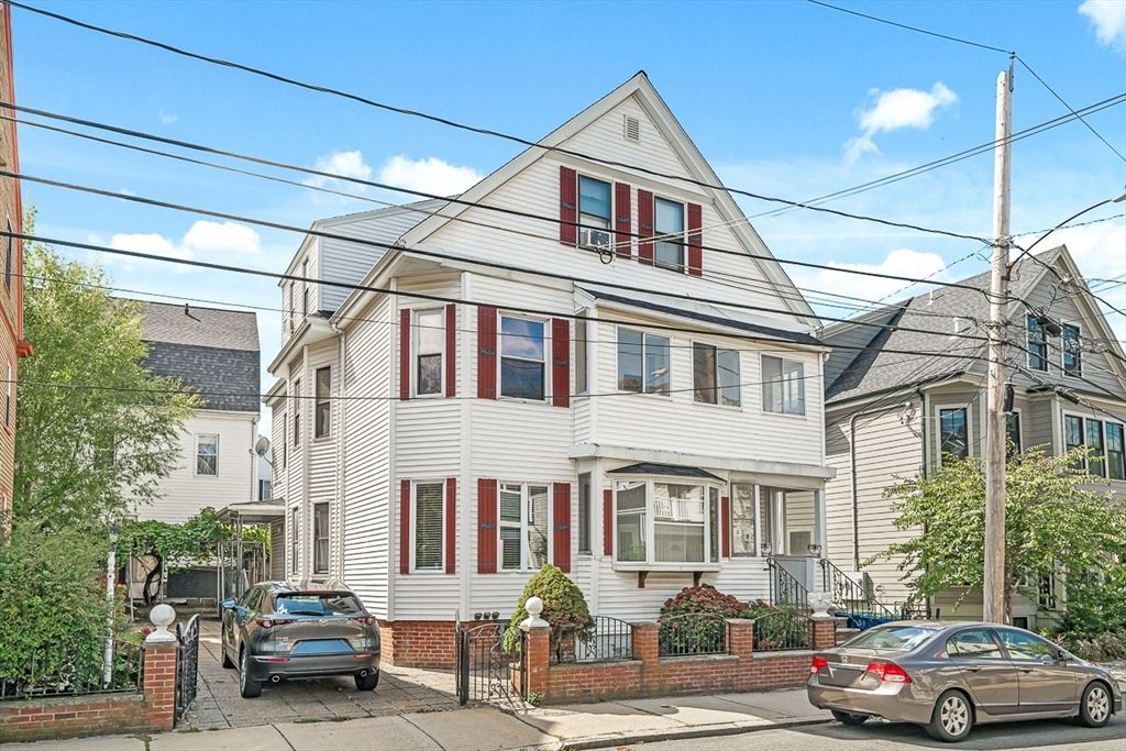 Exterior, Facade, Queen Anne Victorian