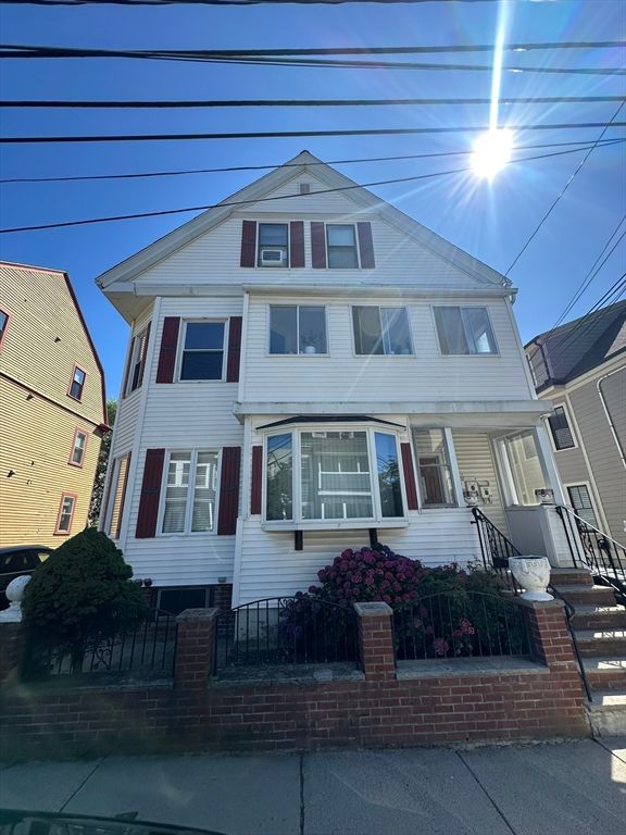 Exterior, Facade, Queen Anne Victorian